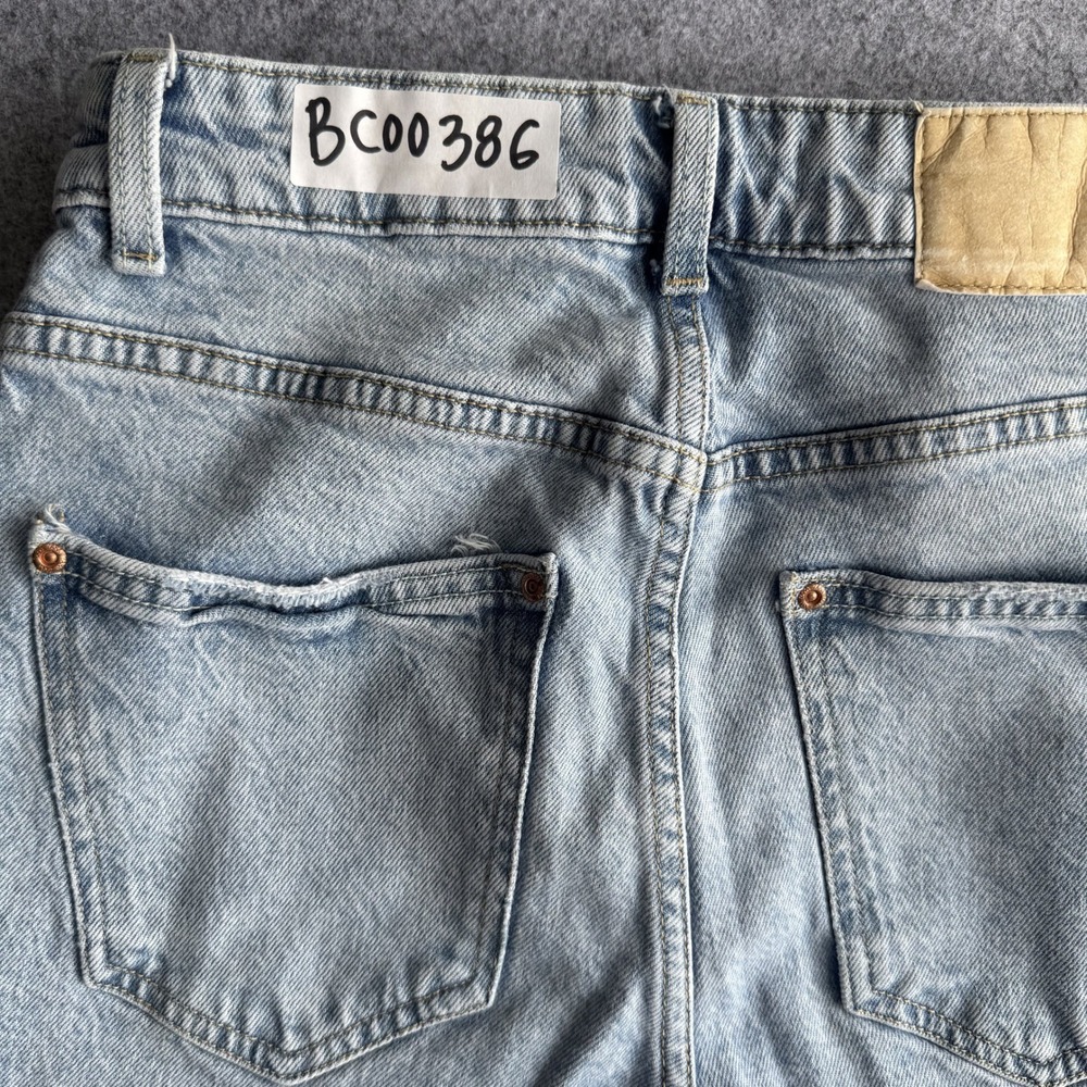 Zara High Rise Straight Leg Jeans Size 4 Light Wash Distressed Hem - Picture 12 of 12